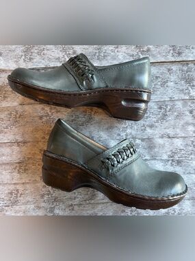 NEW w/o Tags Born b.o.c. Peggy clog in denim blue faux leather Women's size 8